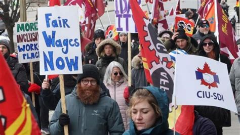In The News for April 17 : Will federal public service workers go on strike?